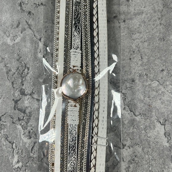 SAACHI Santorini White Pearl Leather Bracelet - Picture 8 of 9